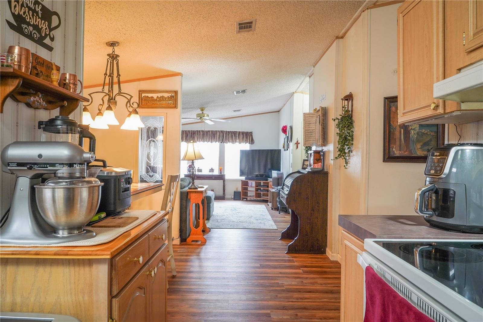 6725 FORESTVIEW LANE