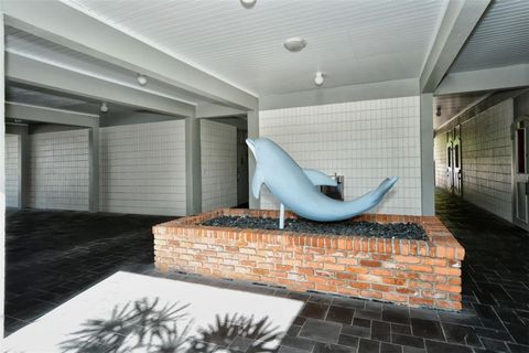 A home in LONGBOAT KEY