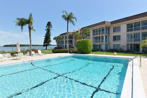 A home in LONGBOAT KEY