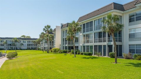 A home in LONGBOAT KEY