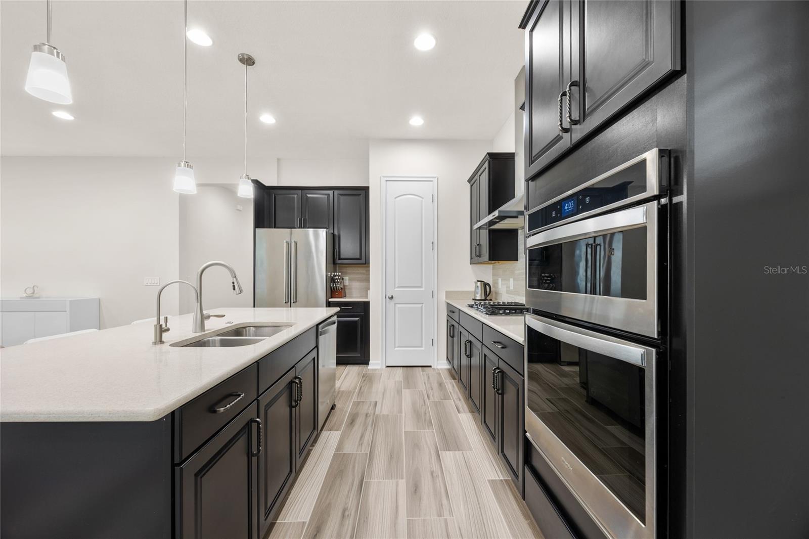 WATERSIDE/JOHNS LK-PH 2A - Residential