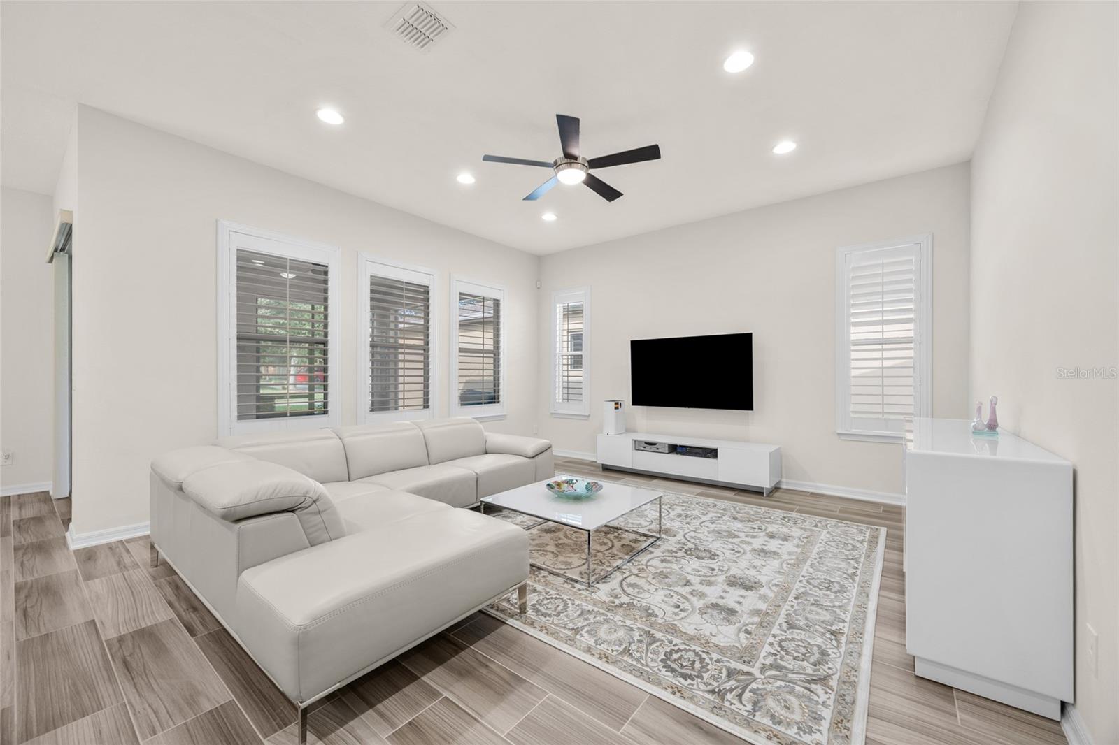 WATERSIDE/JOHNS LK-PH 2A - Residential