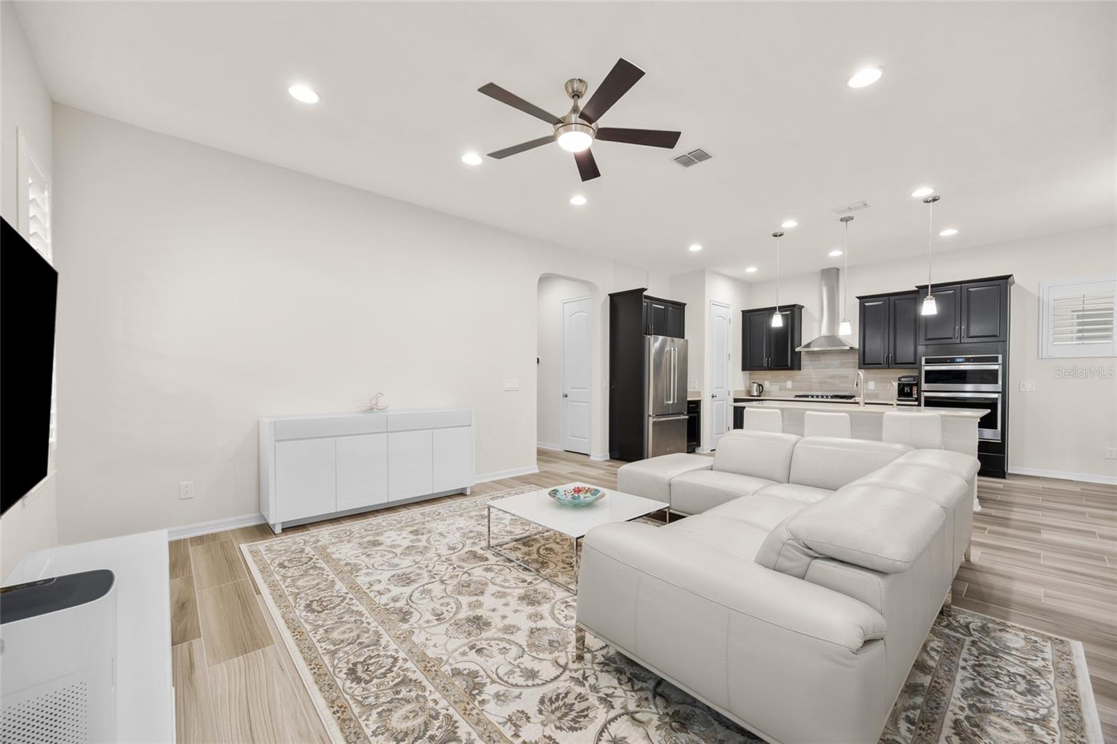 WATERSIDE/JOHNS LK-PH 2A - Residential