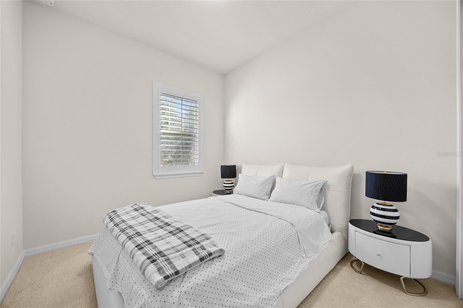 WATERSIDE/JOHNS LK-PH 2A - Residential