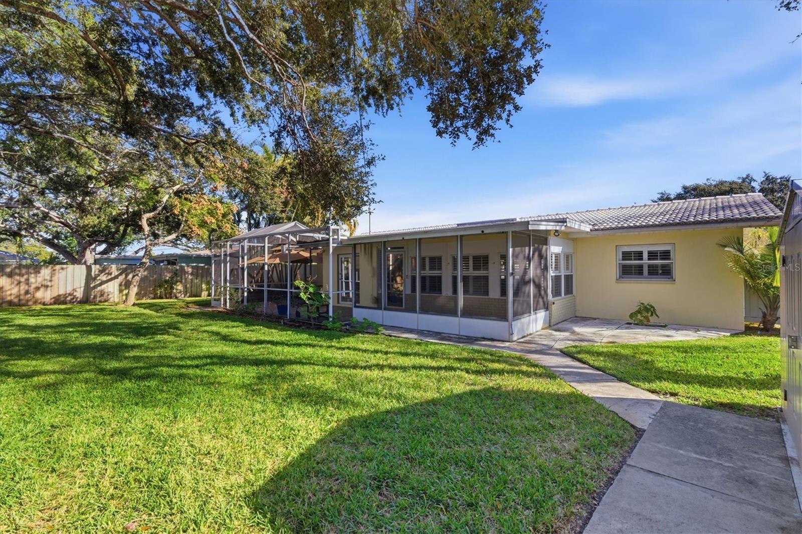 FAIRWAY ESTATES 6TH ADD - Residential