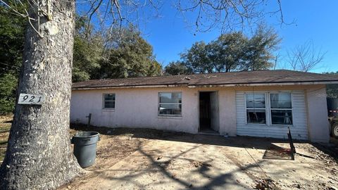 Photo of 921 NW 60th Avenue, Ocala, FL 34482 (MLS # O6381532)