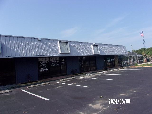 Newly remodeled Pyramid Plaza, great State Rd 52 location in Hudson FL. 4 units available (3) 1000 sf units,
(1) 1500 sf unit. Will be delivered to new tenant in vanilla shell condition with HVAC in place. Great for retail,
office, professional use. NNN leases with CAM included. Lease rates starting at $1667/mo. Low CAM fees
include water, property tax and insurance on building as well as common area maintenance.