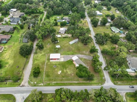 A home in LAKELAND