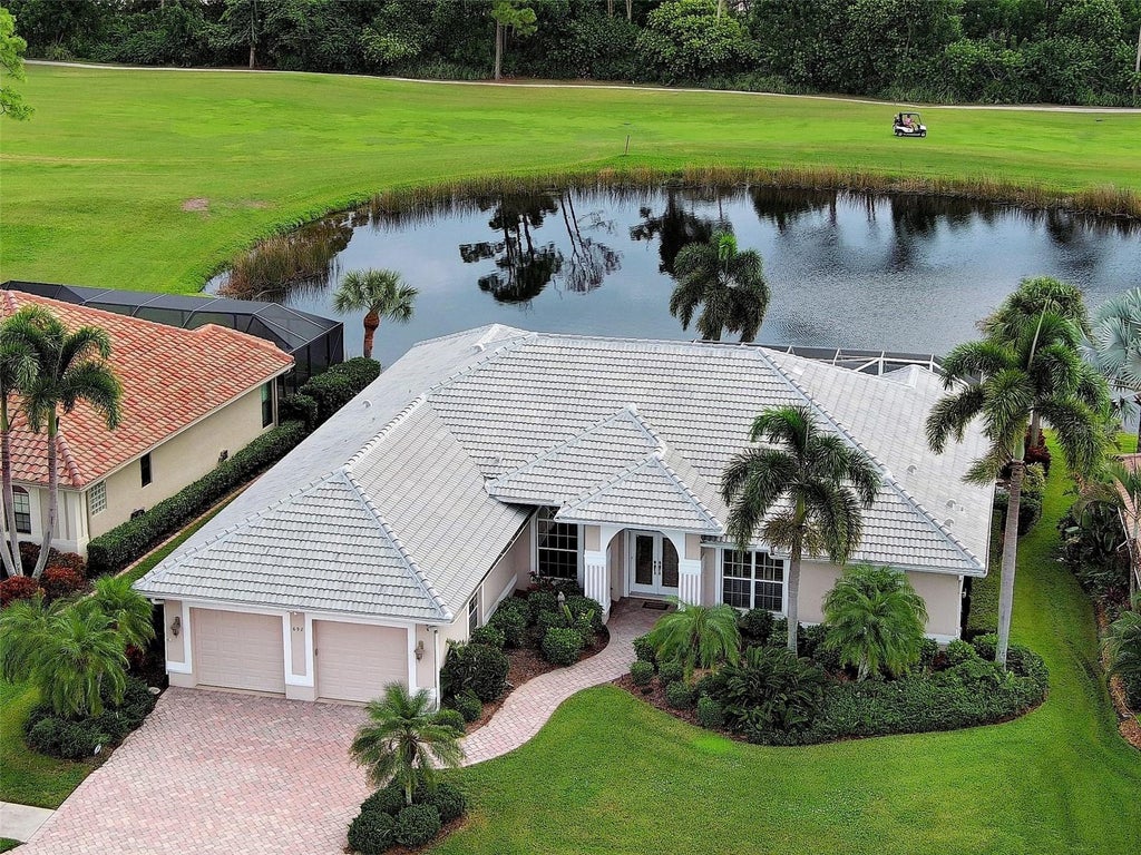 Photo of 692 Egret Walk Lane, Venice, FL 34292 (MLS # N6144997)