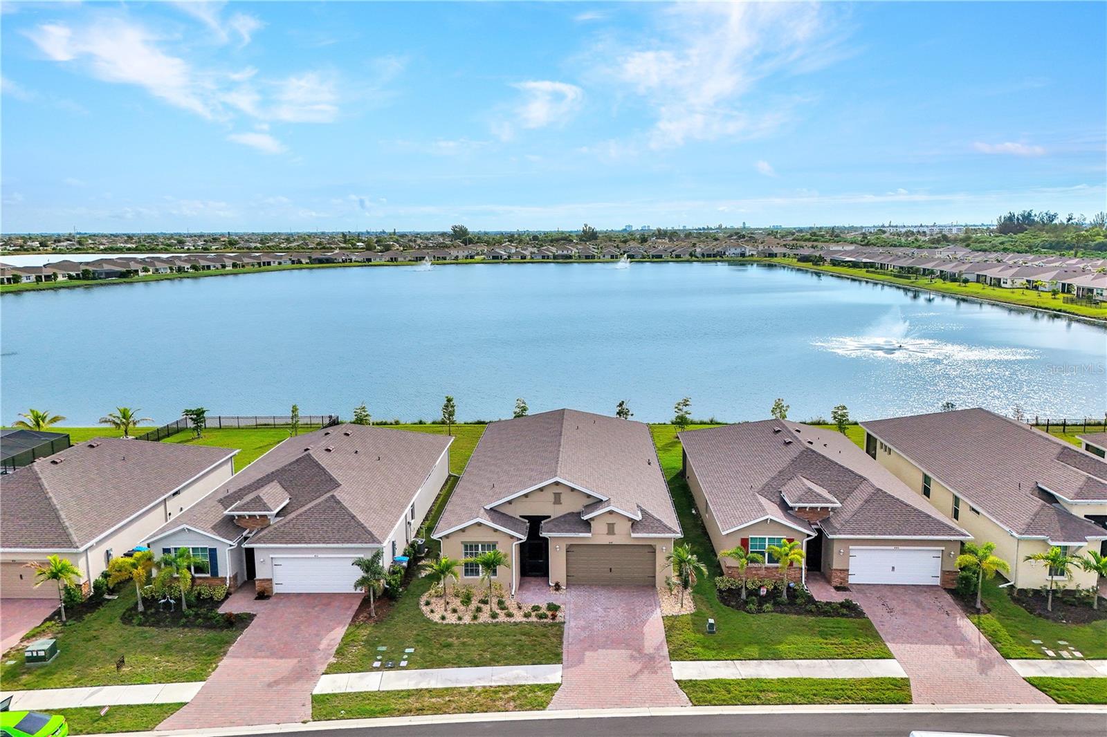 447 SPRING HILL LAKE LOOP