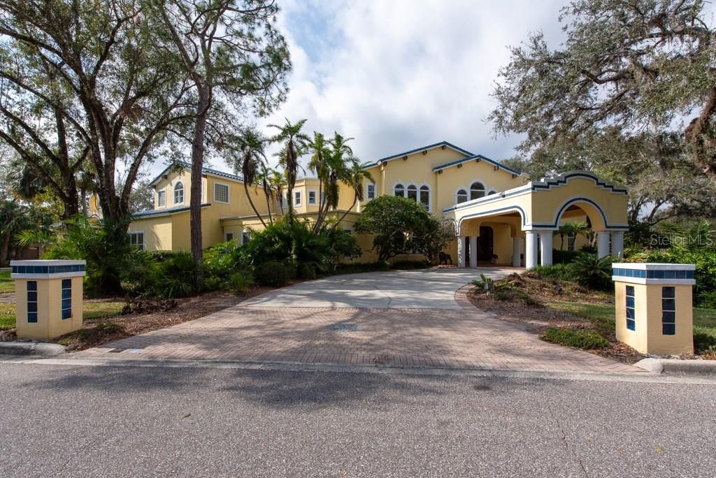 Photo of 6324 W Maclaurin Drive, Tampa, FL 33647 (MLS # TB8336530)