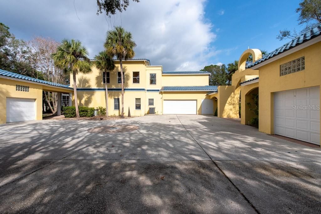 Photo of 6324 W Maclaurin Drive, Tampa, FL 33647 (MLS # TB8336530)