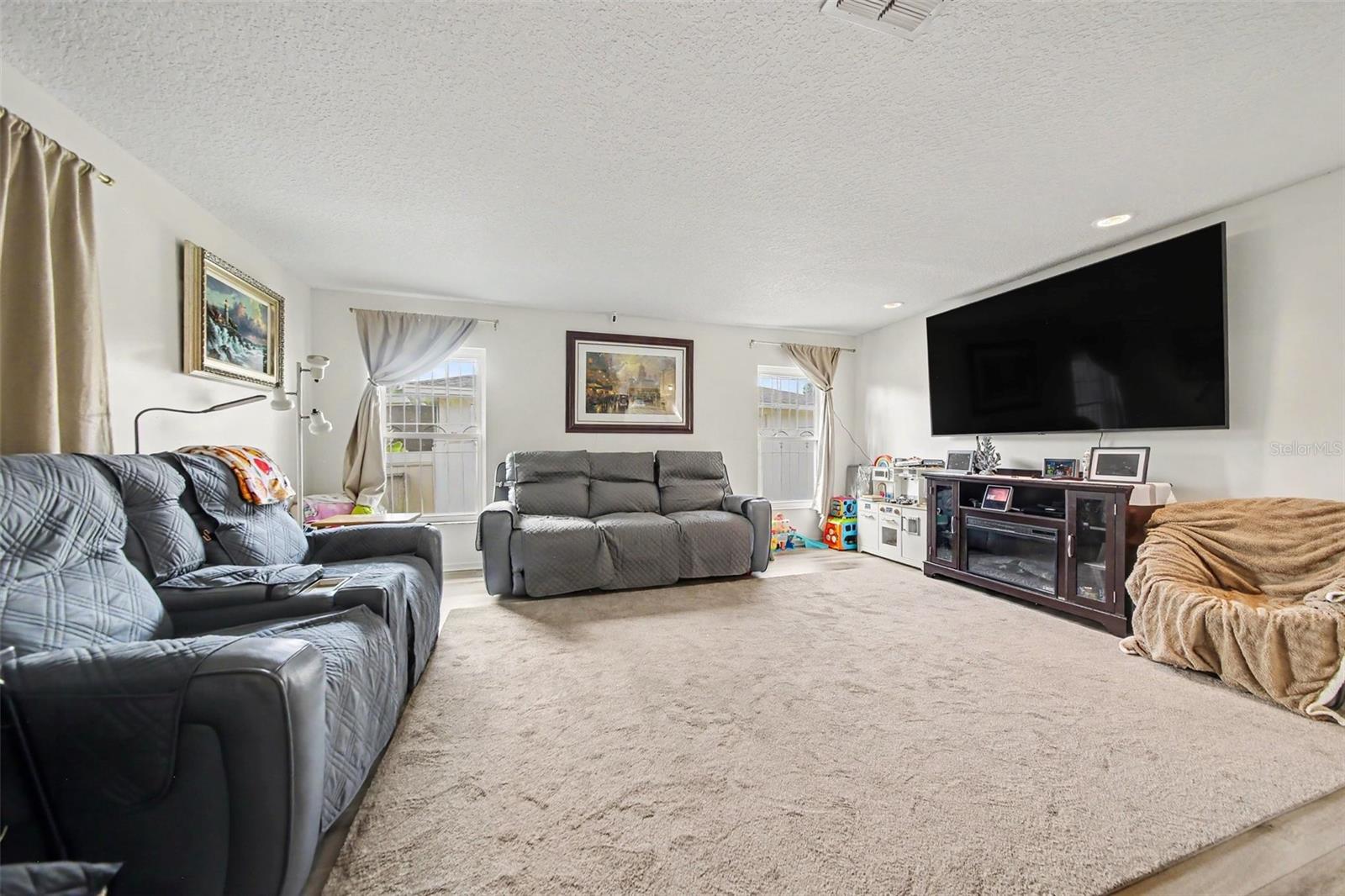 394 BARBERRY LANE