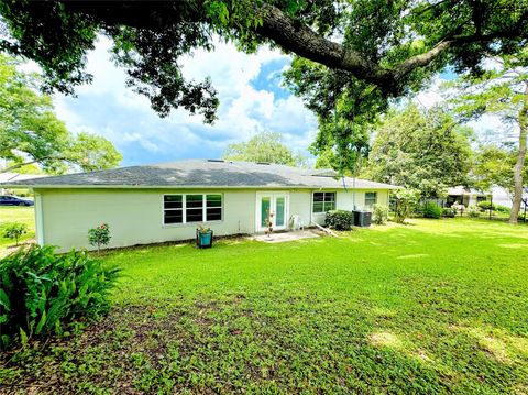 A home in LAKELAND