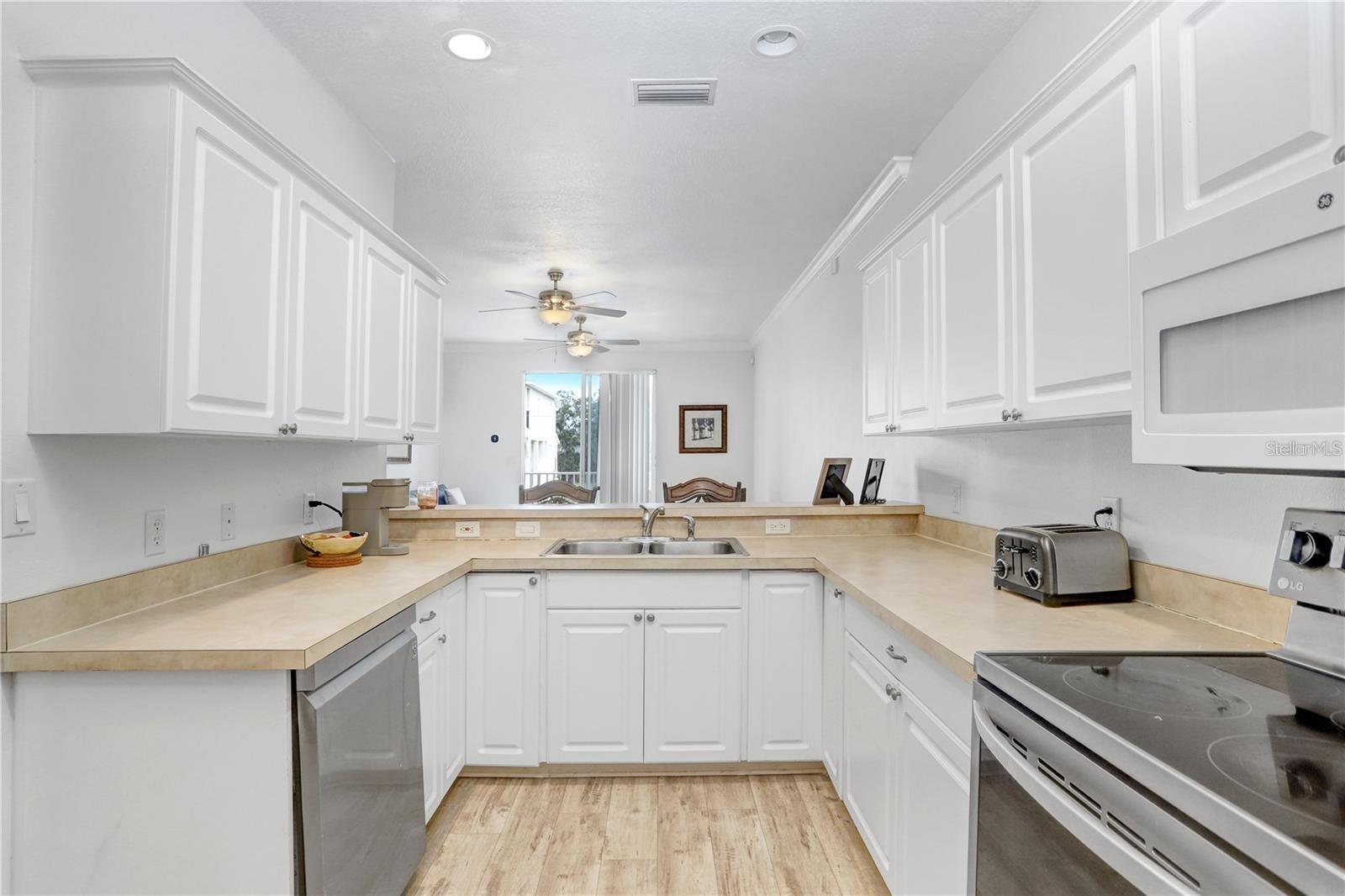 THOMAS TOWNHOMES - Residential