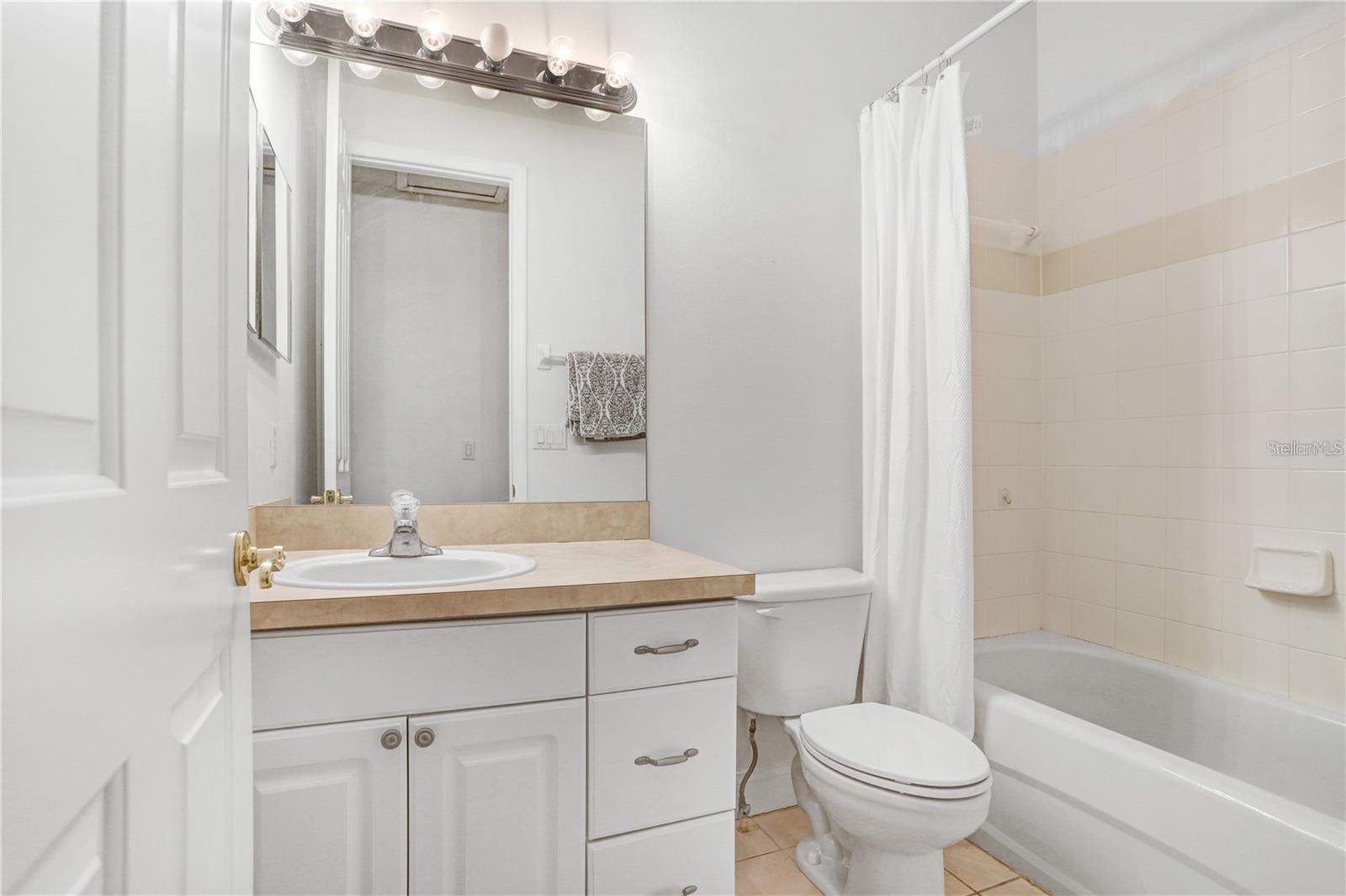 THOMAS TOWNHOMES - Residential