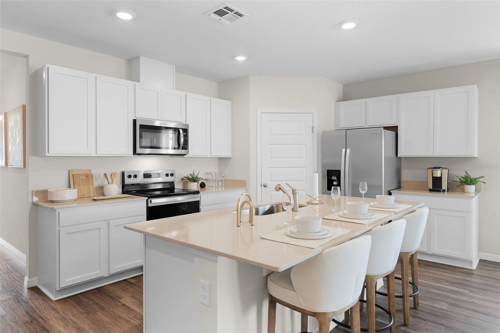 8464 FOX DEN COVE