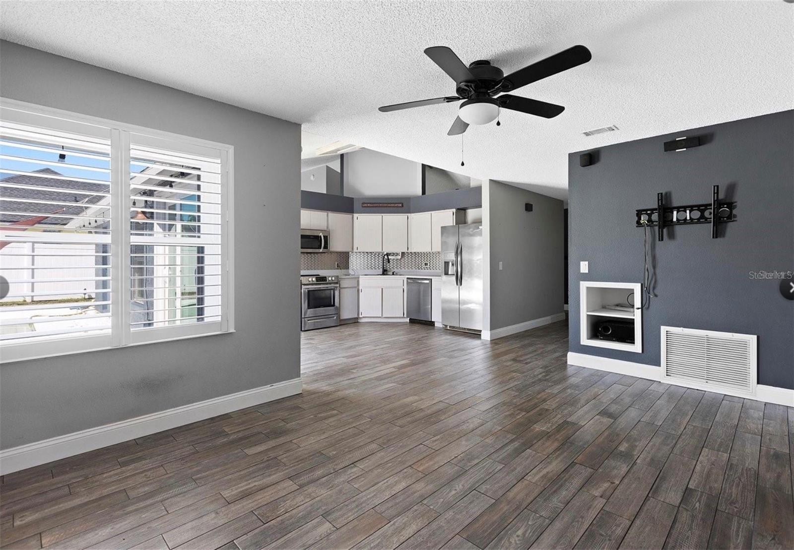 LOMA VISTA SEC 01 - Residential Lease