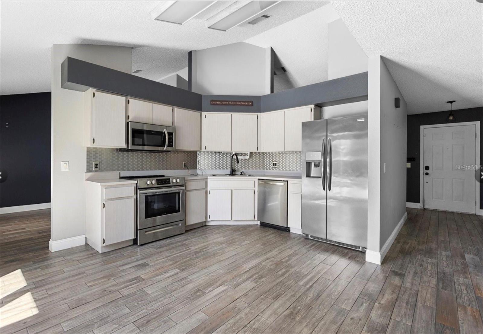 LOMA VISTA SEC 01 - Residential Lease