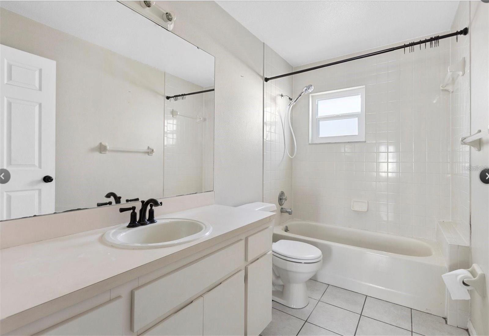 LOMA VISTA SEC 01 - Residential Lease