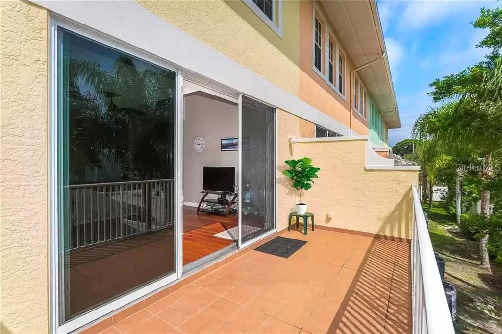 SIESTA POINTE - Residential Lease