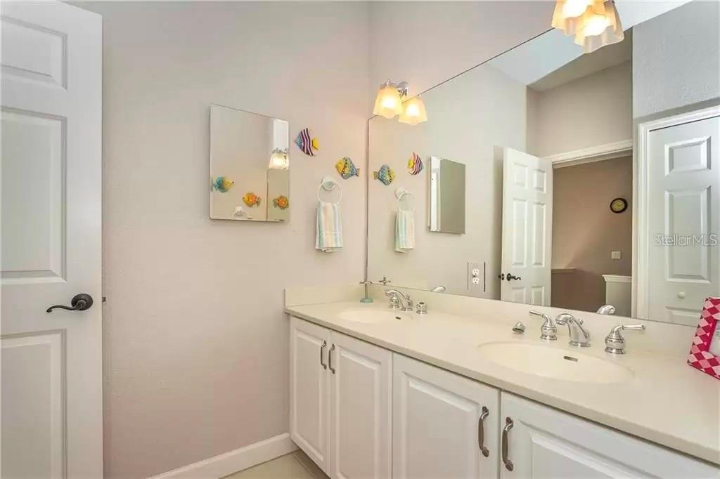 SIESTA POINTE - Residential Lease