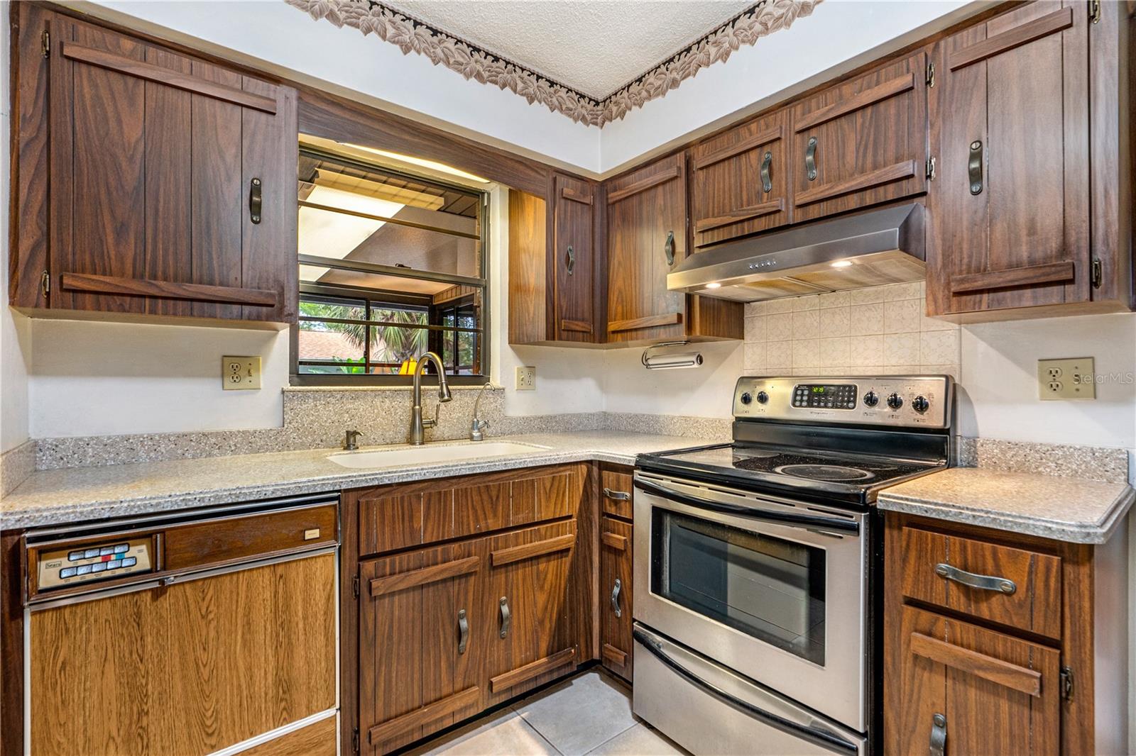 BEACON WOODS UNIT 02 - Residential