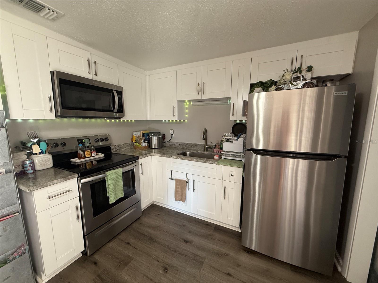 VENICE GARDENS - Residential Lease