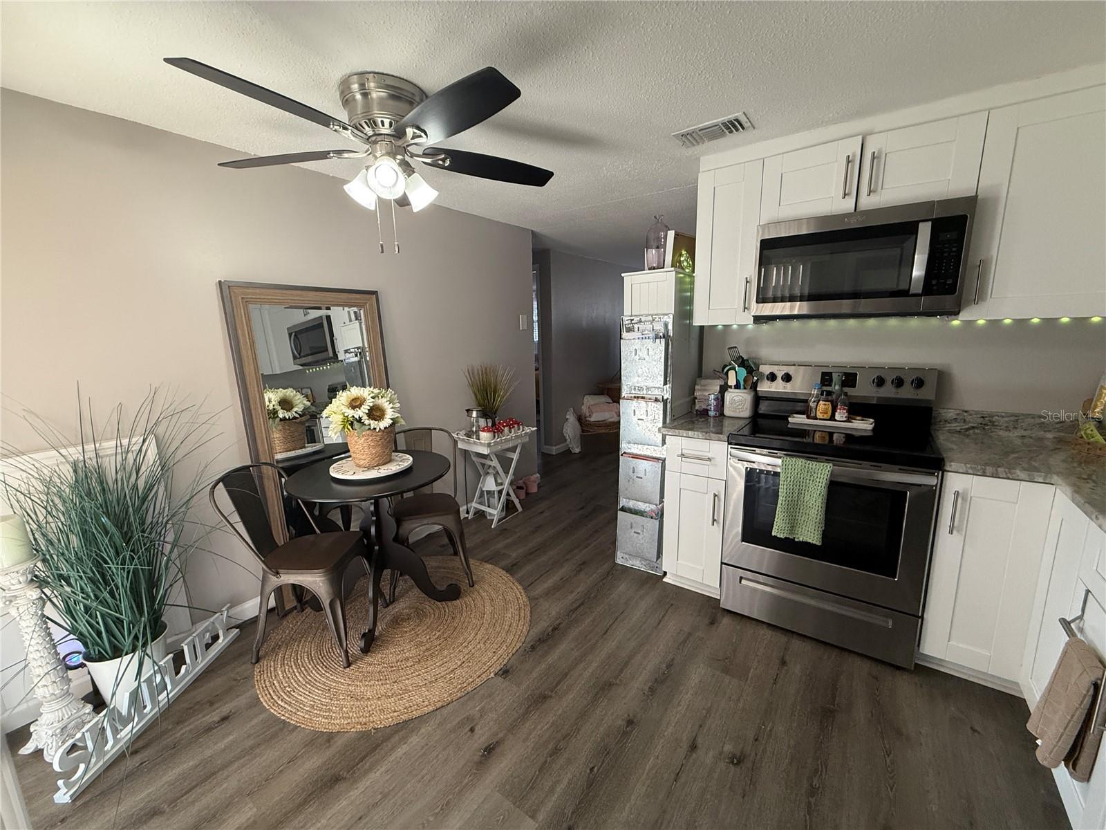 VENICE GARDENS - Residential Lease