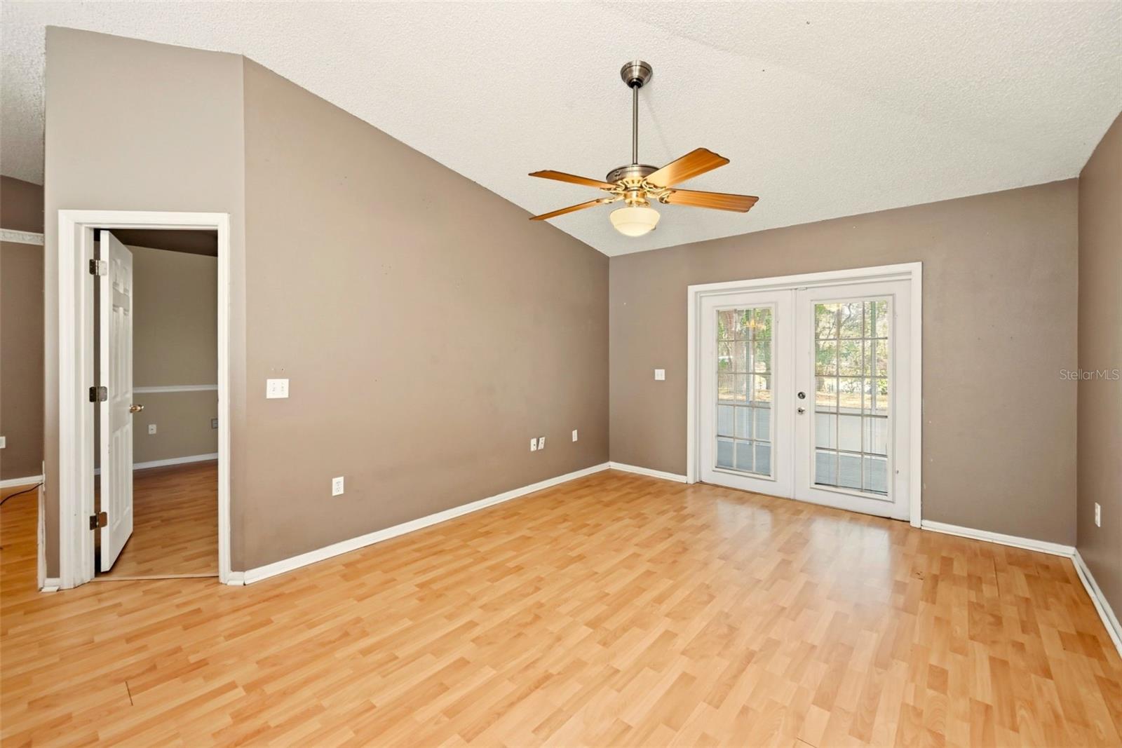 PLEASANT GARDENS 49 40 - Residential Lease