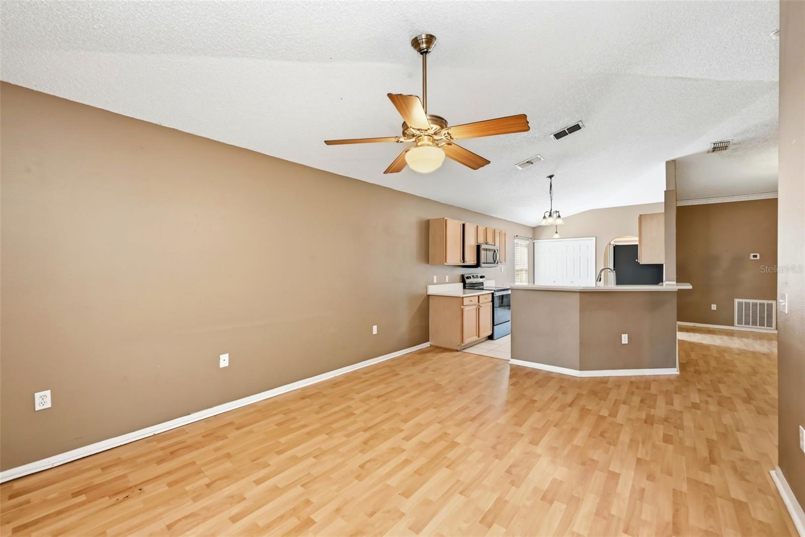 PLEASANT GARDENS 49 40 - Residential Lease