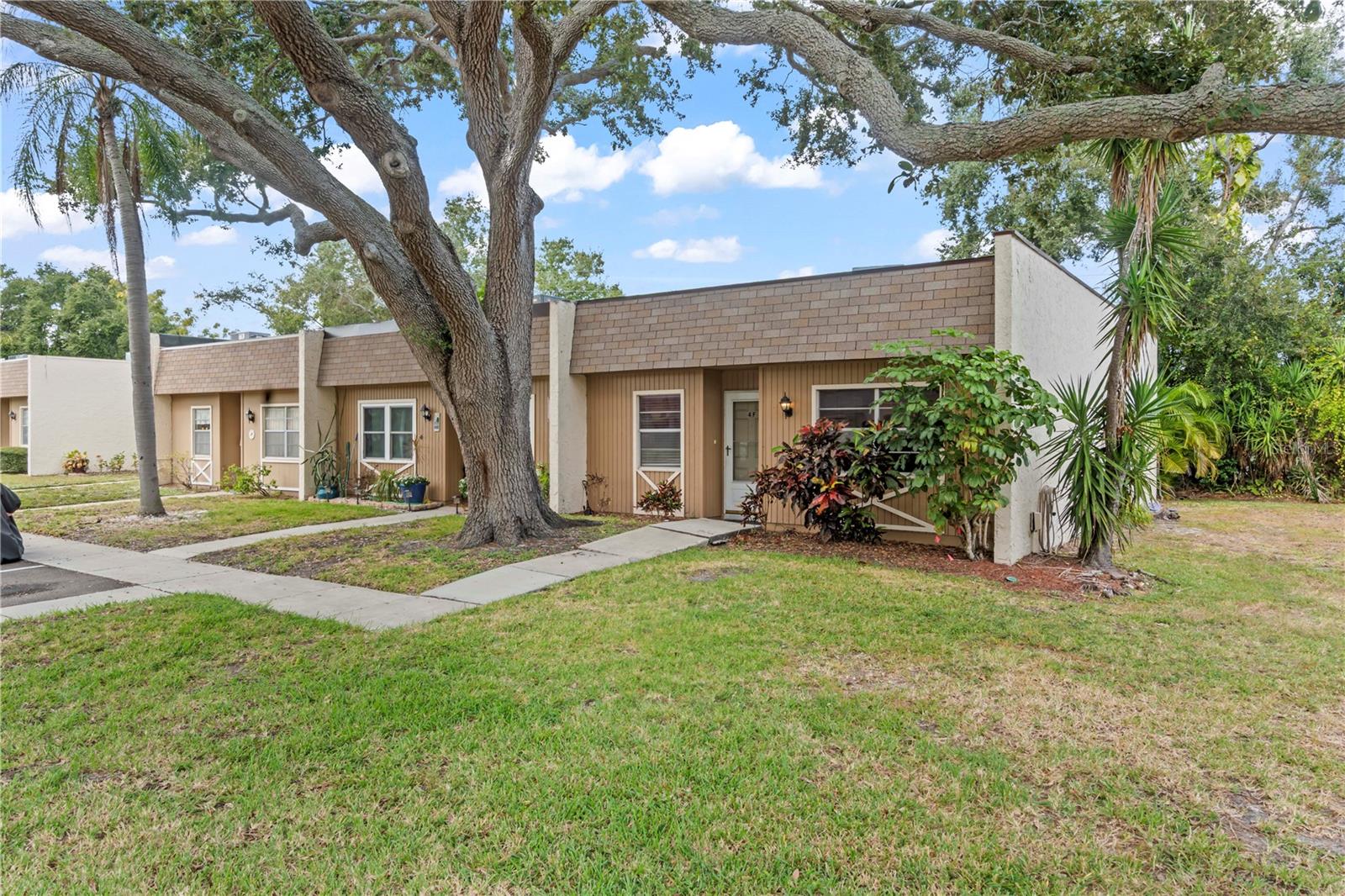 DEERWOOD GARDENS UNIT ONE - Residential