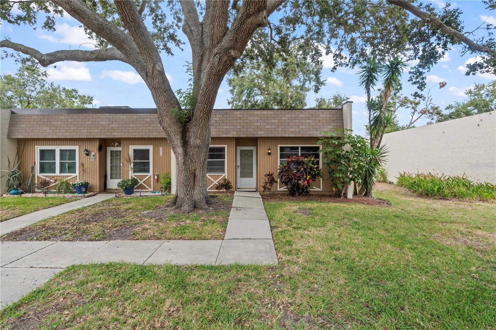 DEERWOOD GARDENS UNIT ONE - Residential
