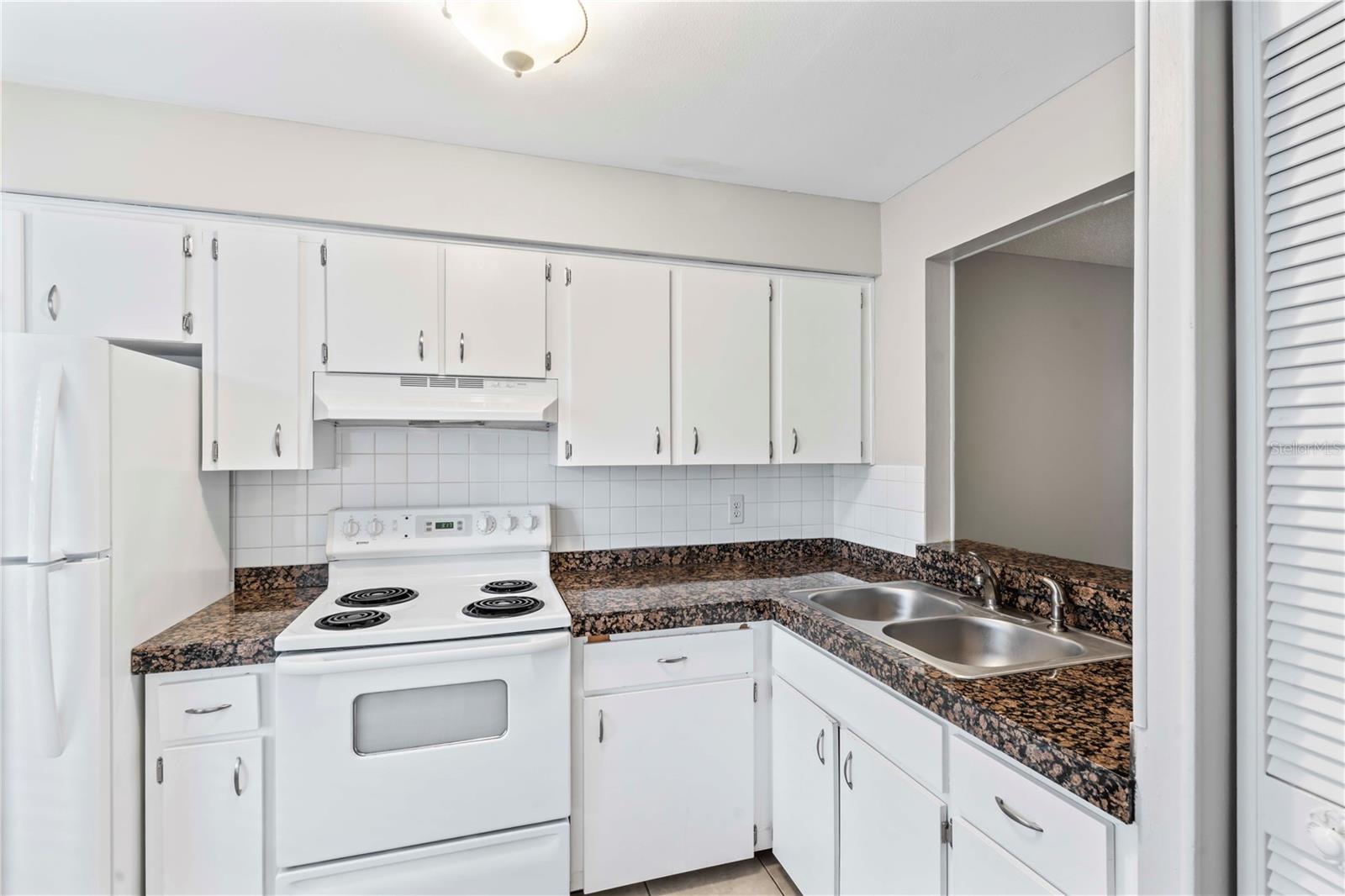 DEERWOOD GARDENS UNIT ONE - Residential
