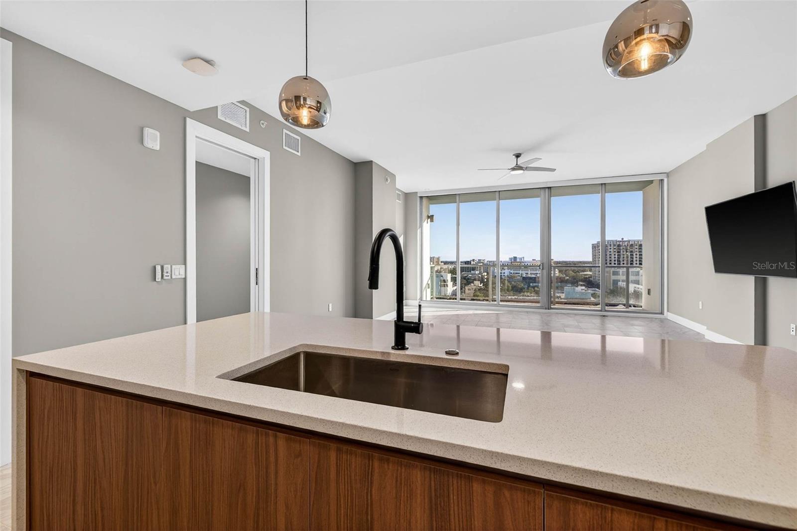 REFLECTION CONDO - Residential