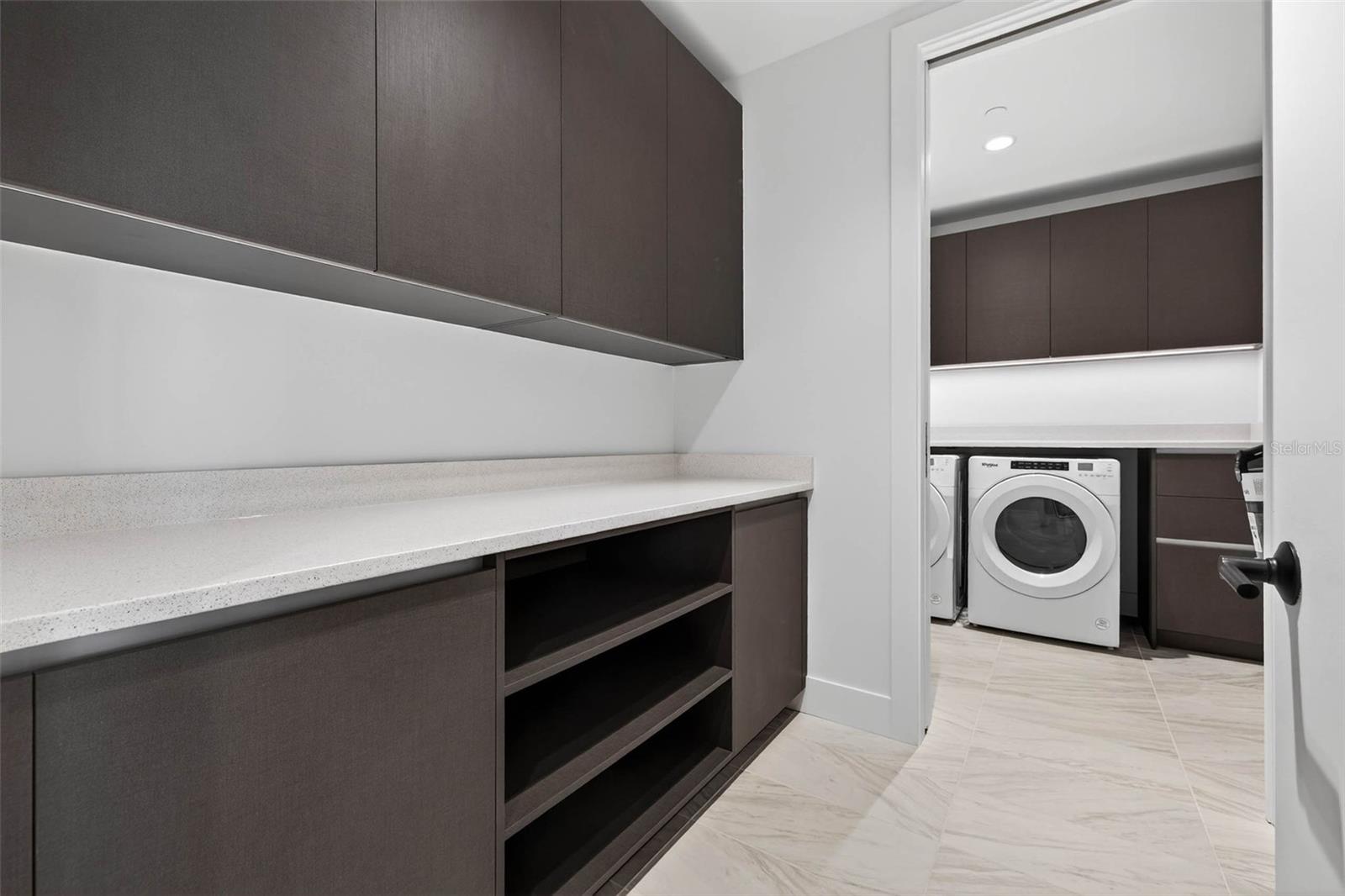 REFLECTION CONDO - Residential