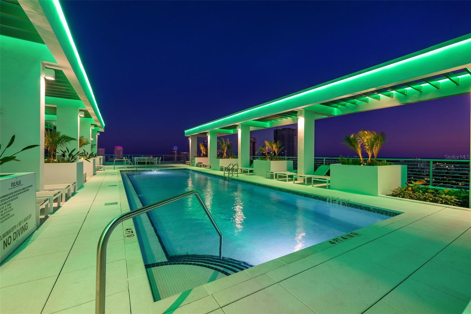 REFLECTION CONDO - Residential