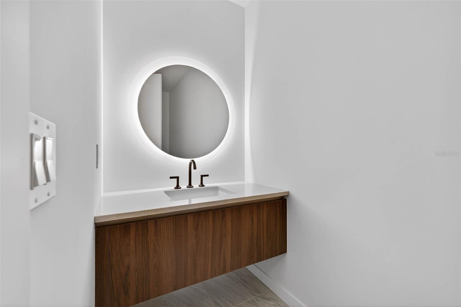 REFLECTION CONDO - Residential