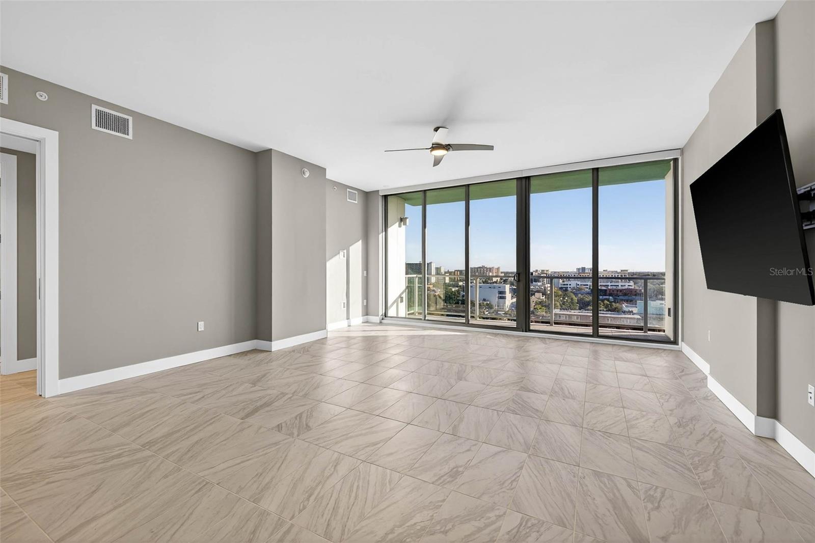 REFLECTION CONDO - Residential