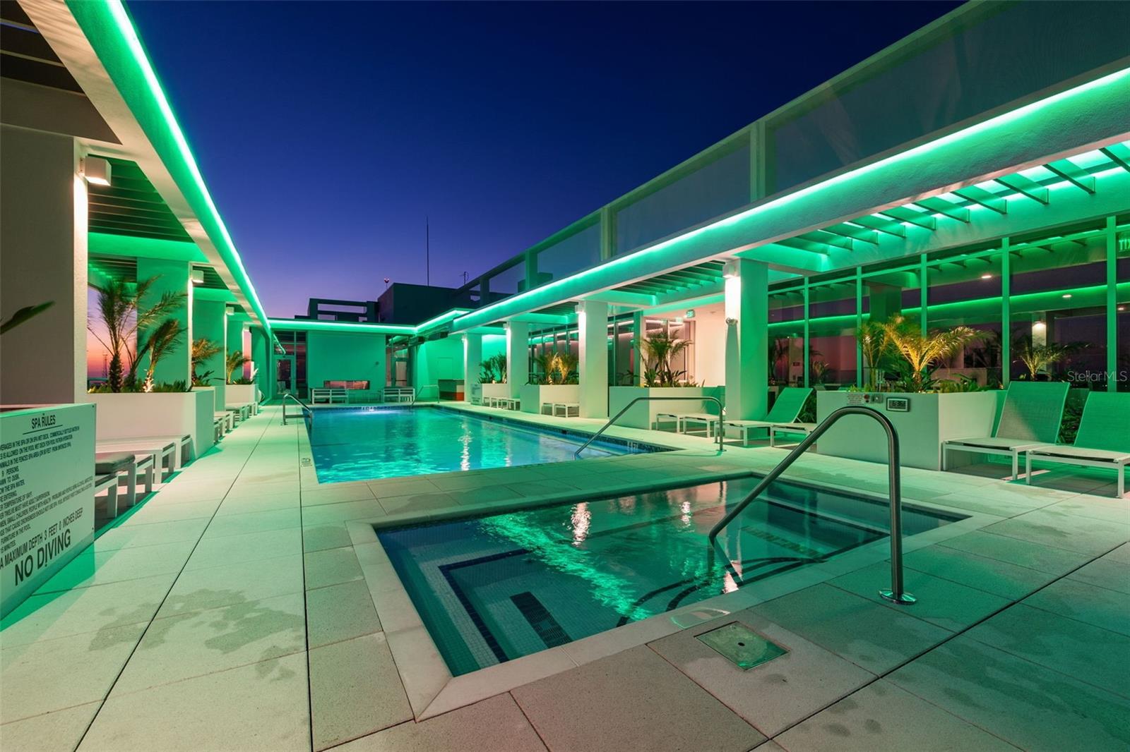 REFLECTION CONDO - Residential