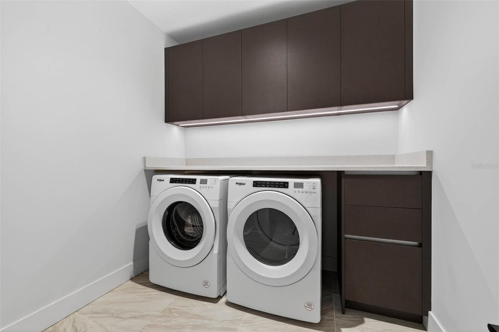 REFLECTION CONDO - Residential