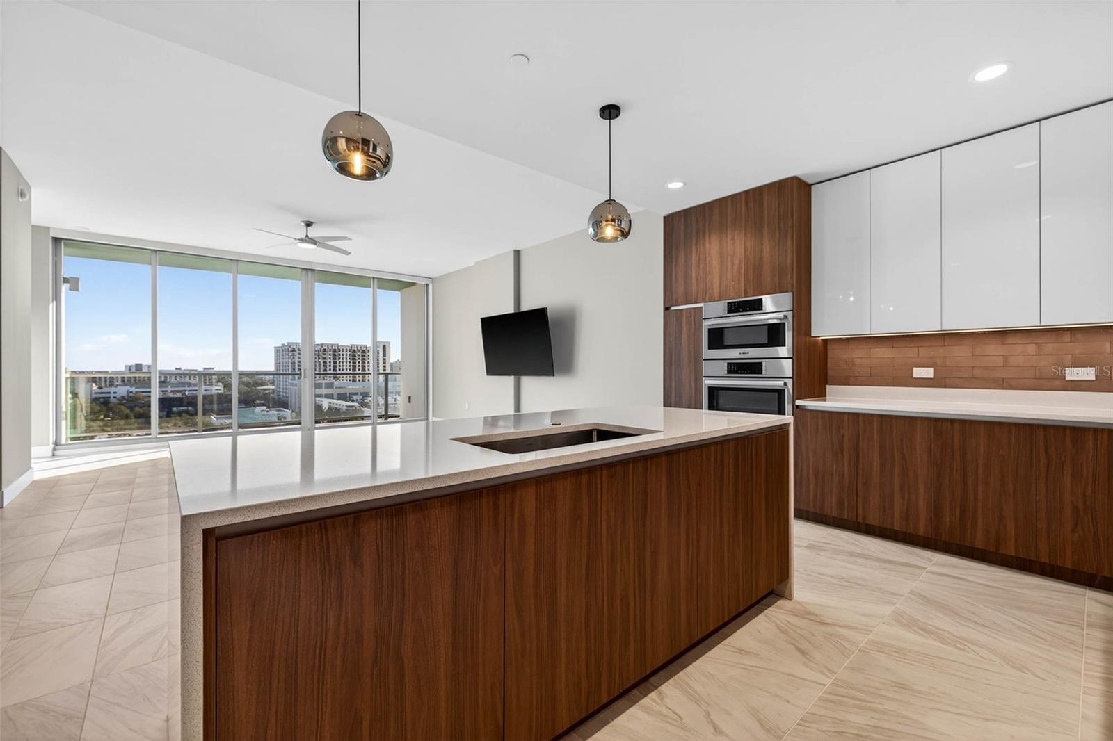 REFLECTION CONDO - Residential