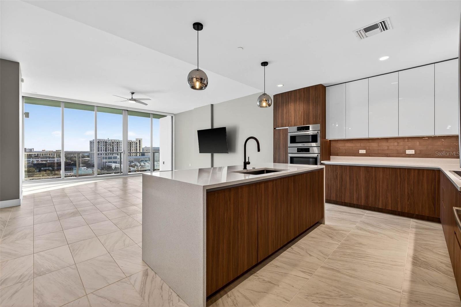 REFLECTION CONDO - Residential