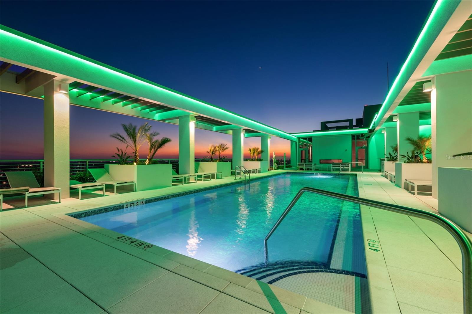 REFLECTION CONDO - Residential