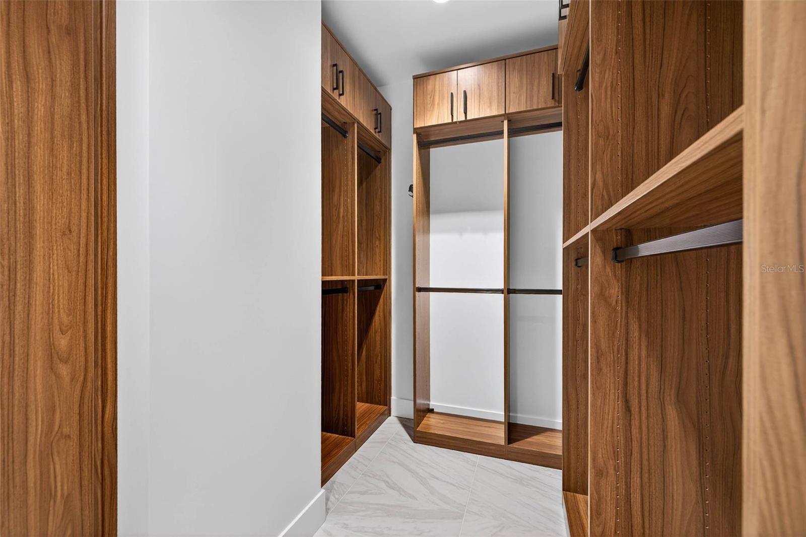 REFLECTION CONDO - Residential