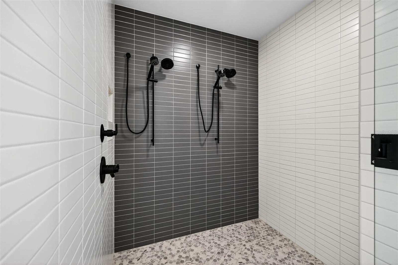 REFLECTION CONDO - Residential