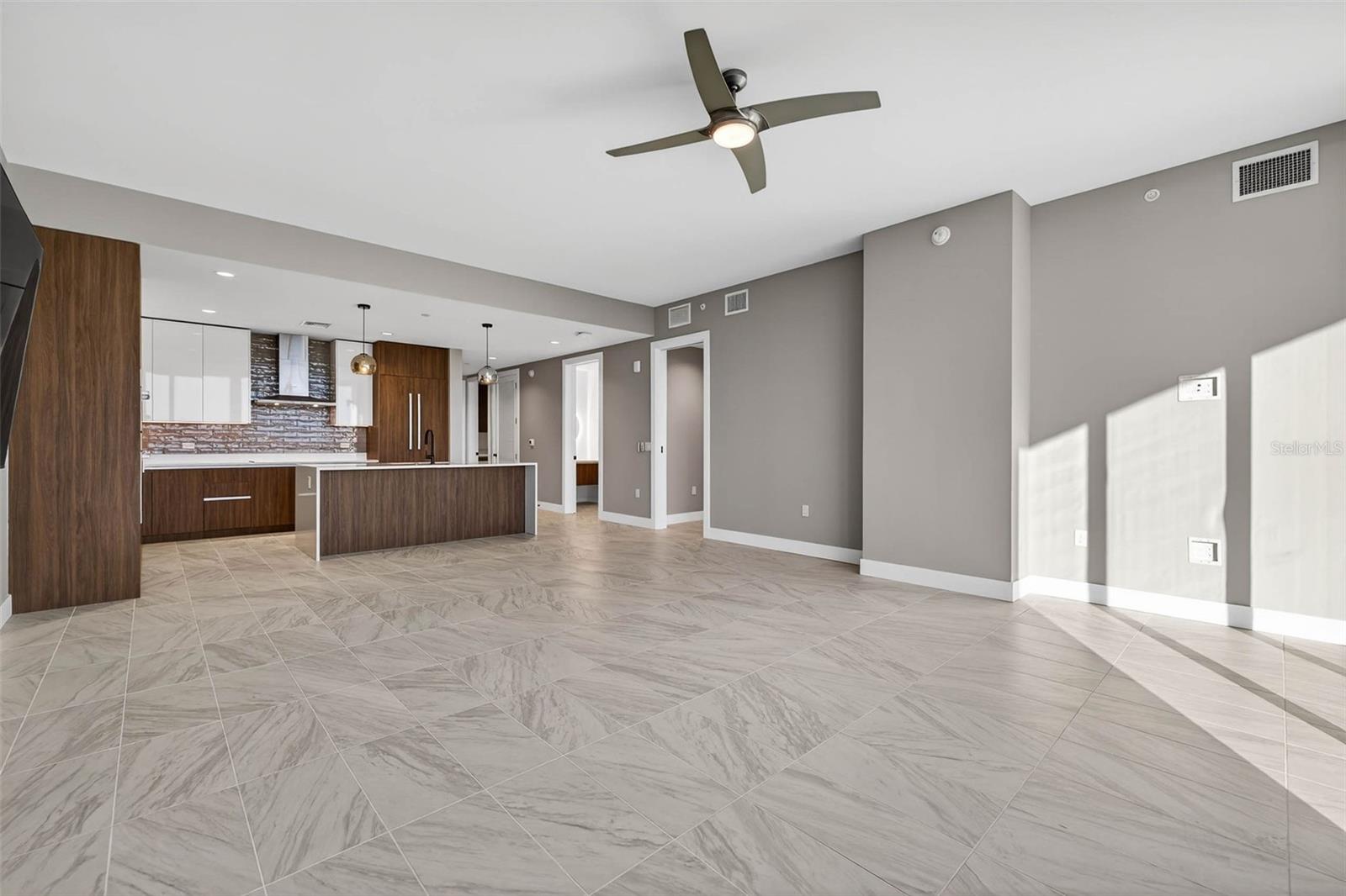 REFLECTION CONDO - Residential