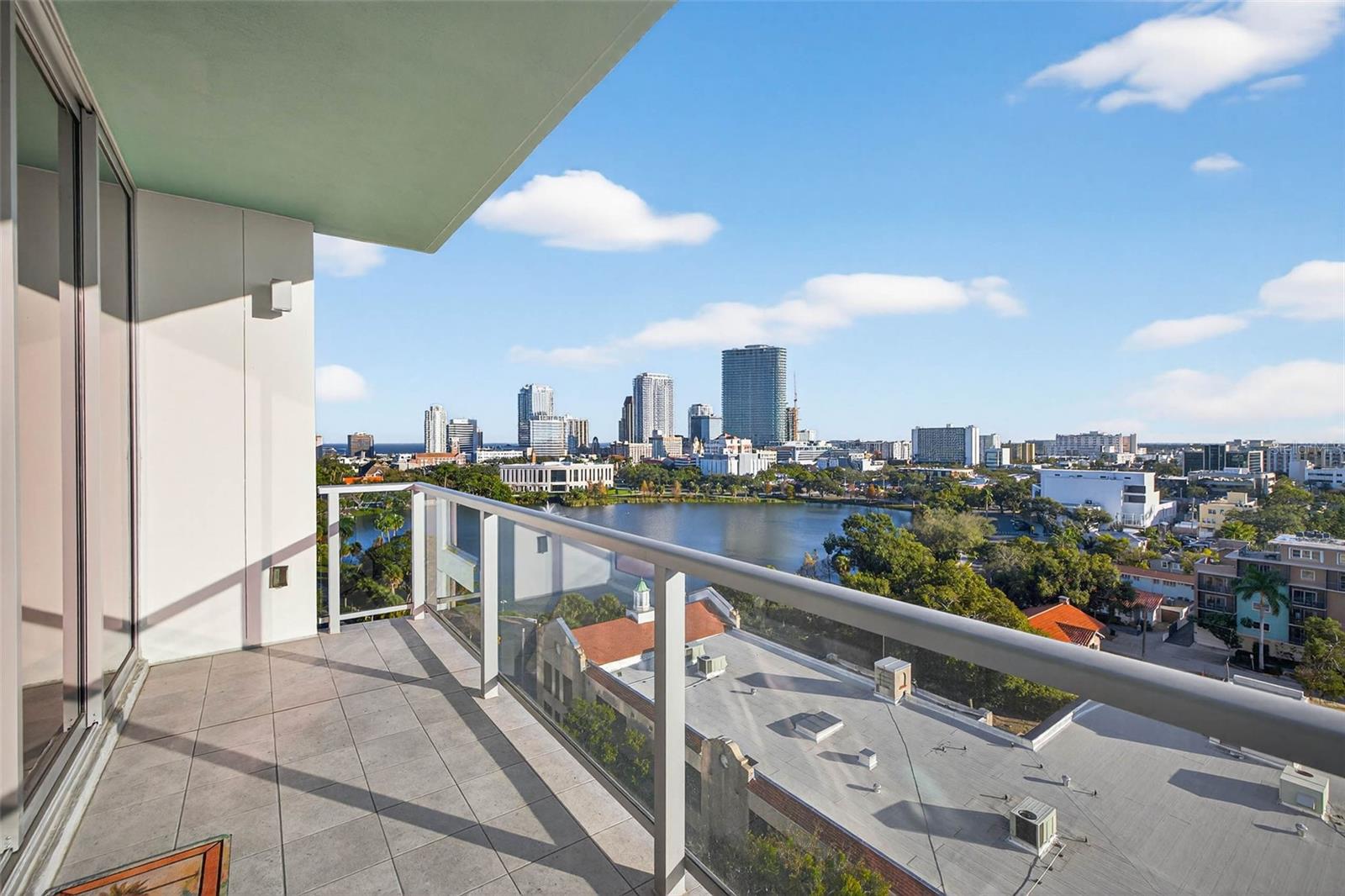 REFLECTION CONDO - Residential