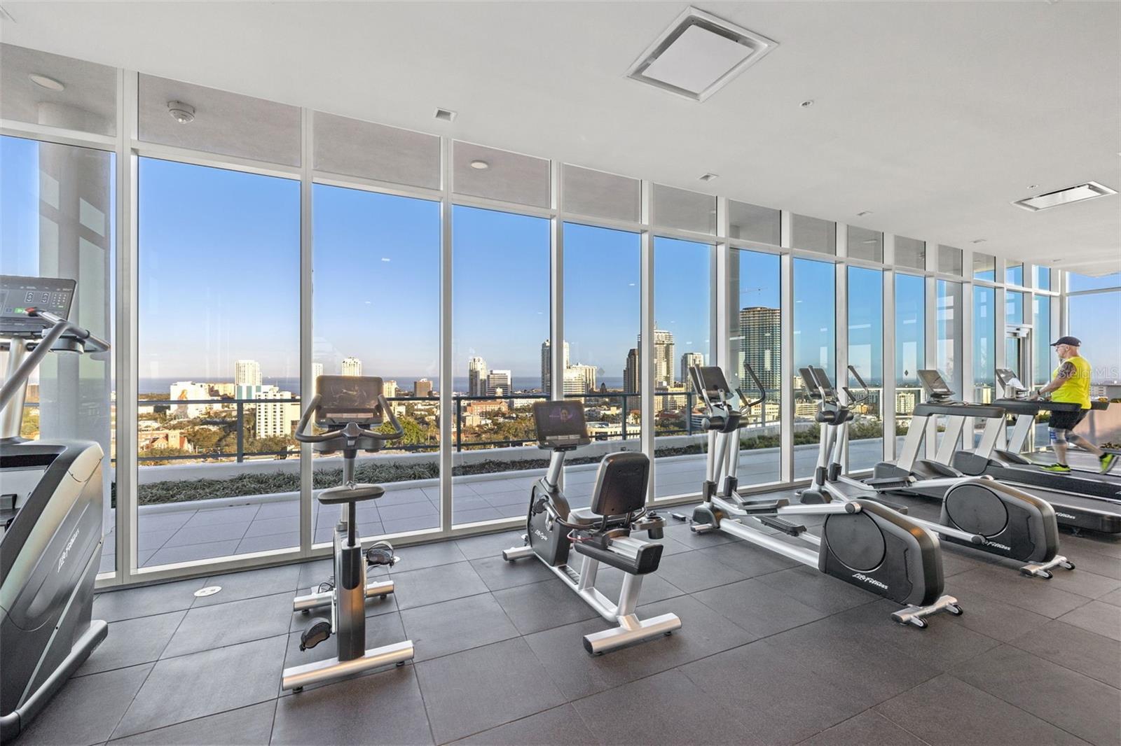 REFLECTION CONDO - Residential