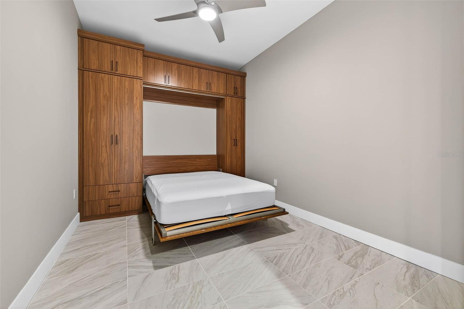 REFLECTION CONDO - Residential